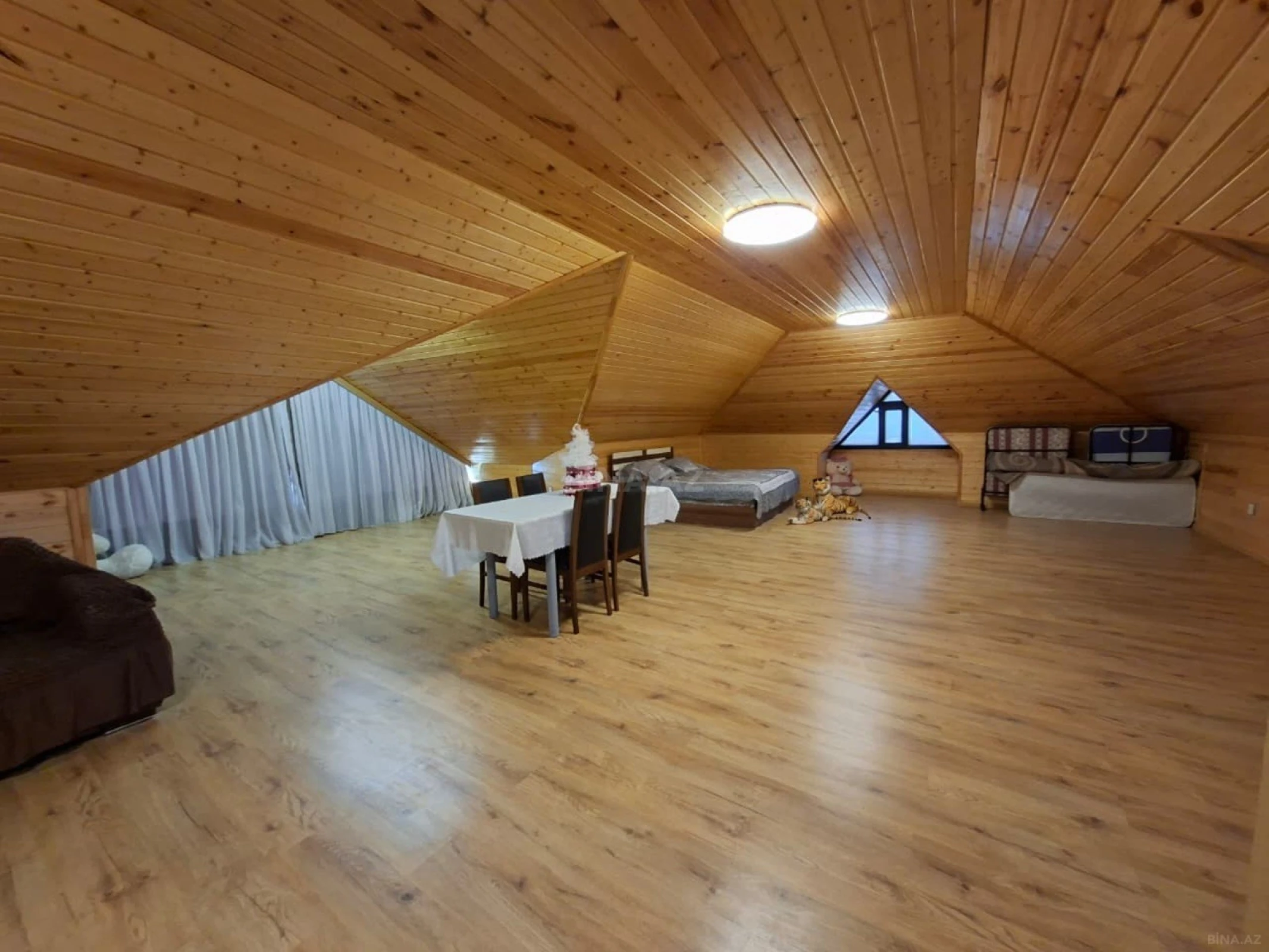 Satılır 8 otaqlı həyət evi 850 m²