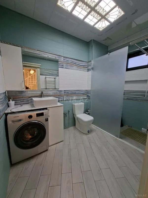 Satılır 8 otaqlı həyət evi 850 m²