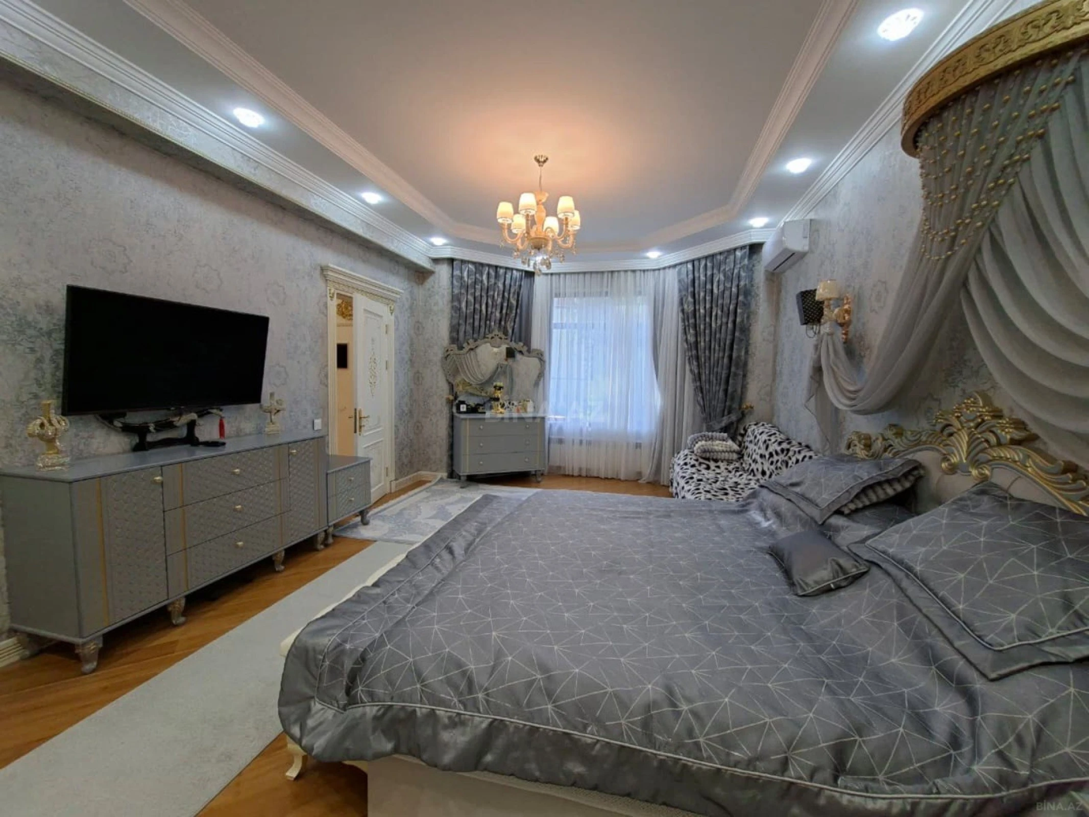 Satılır 8 otaqlı həyət evi 850 m²