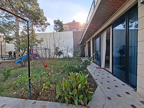 Satılır 8 otaqlı həyət evi 850 m²