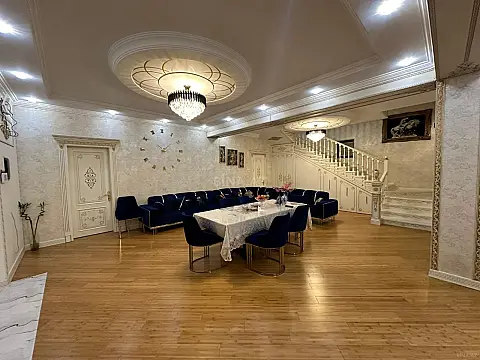 Satılır 8 otaqlı həyət evi 850 m²
