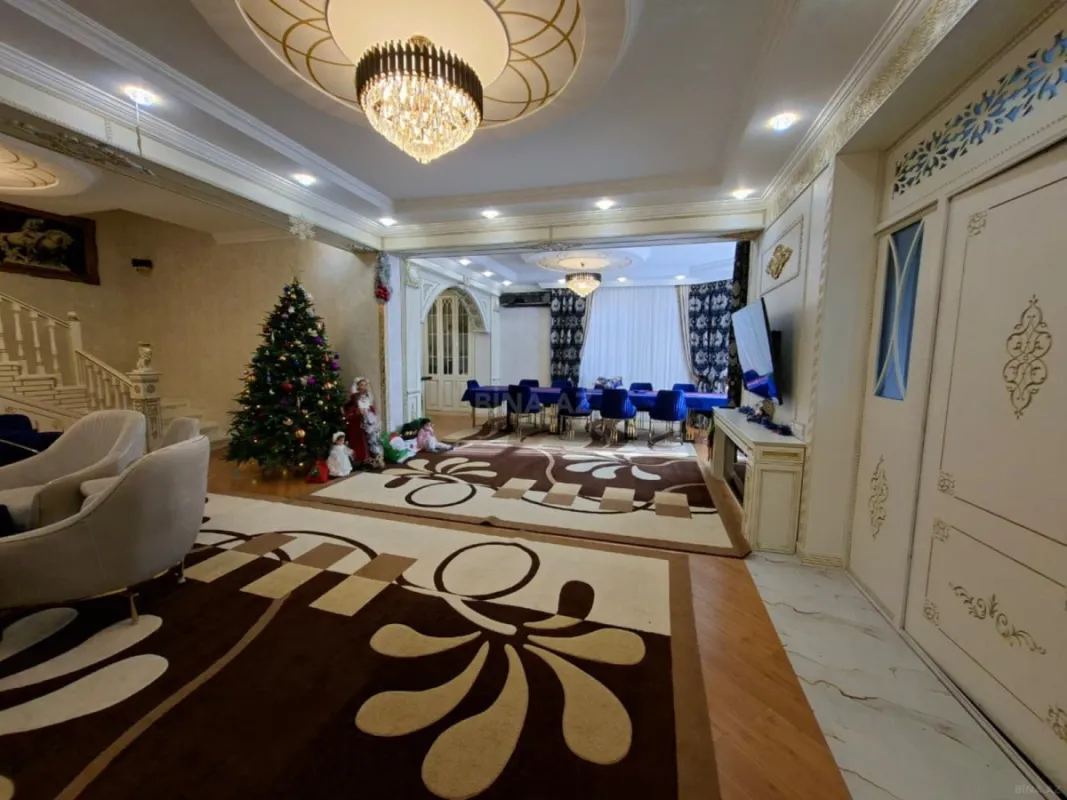 Satılır 8 otaqlı həyət evi 850 m²