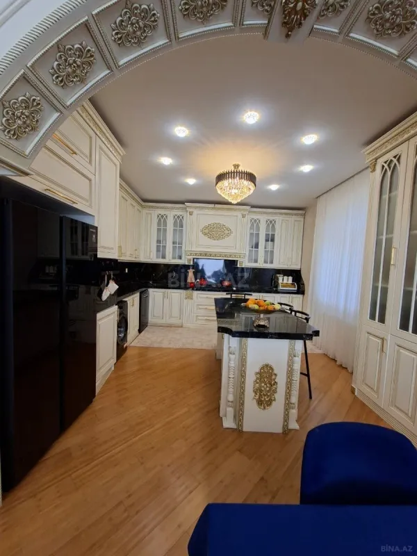 Satılır 8 otaqlı həyət evi 850 m²