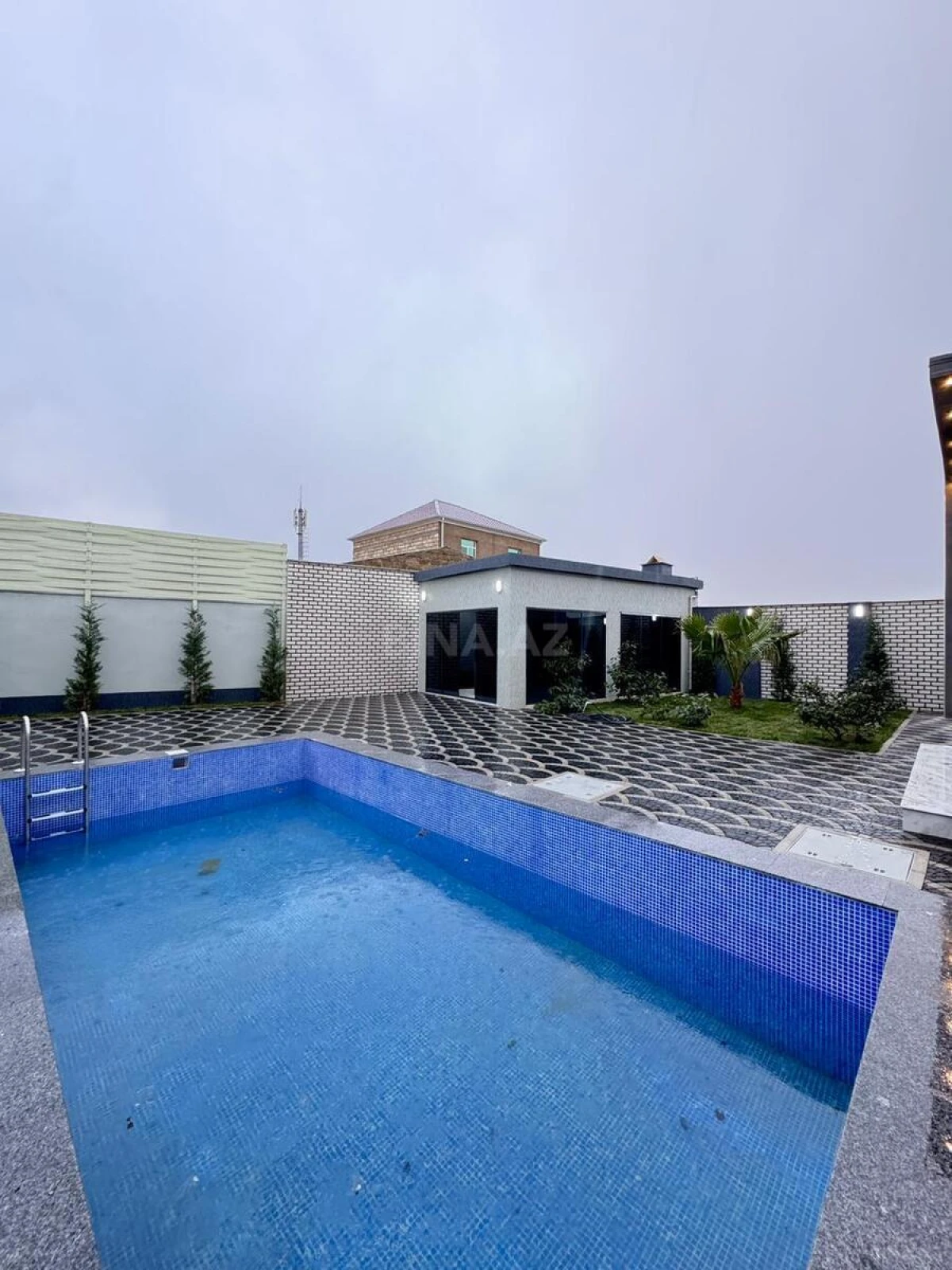 Satılır 5 otaqlı həyət evi 200 m²