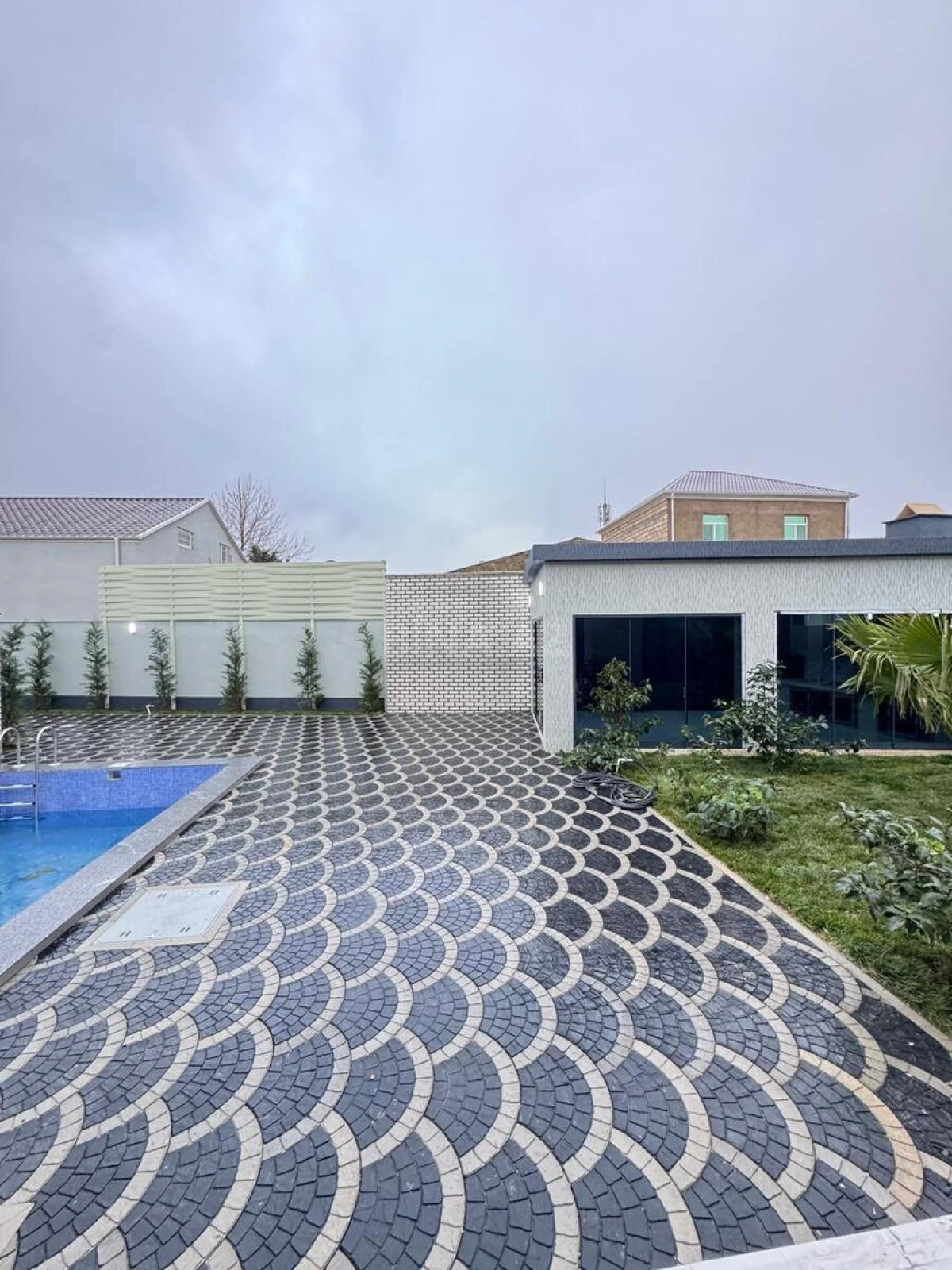 Satılır 5 otaqlı həyət evi 200 m²