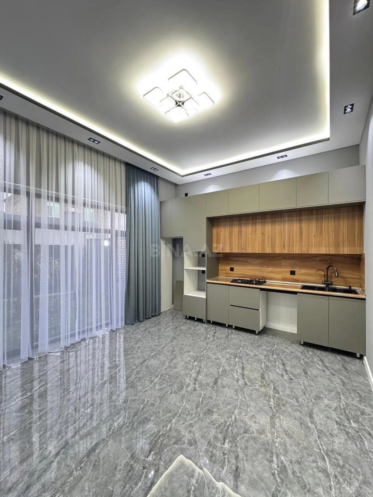 Satılır 5 otaqlı həyət evi 200 m²