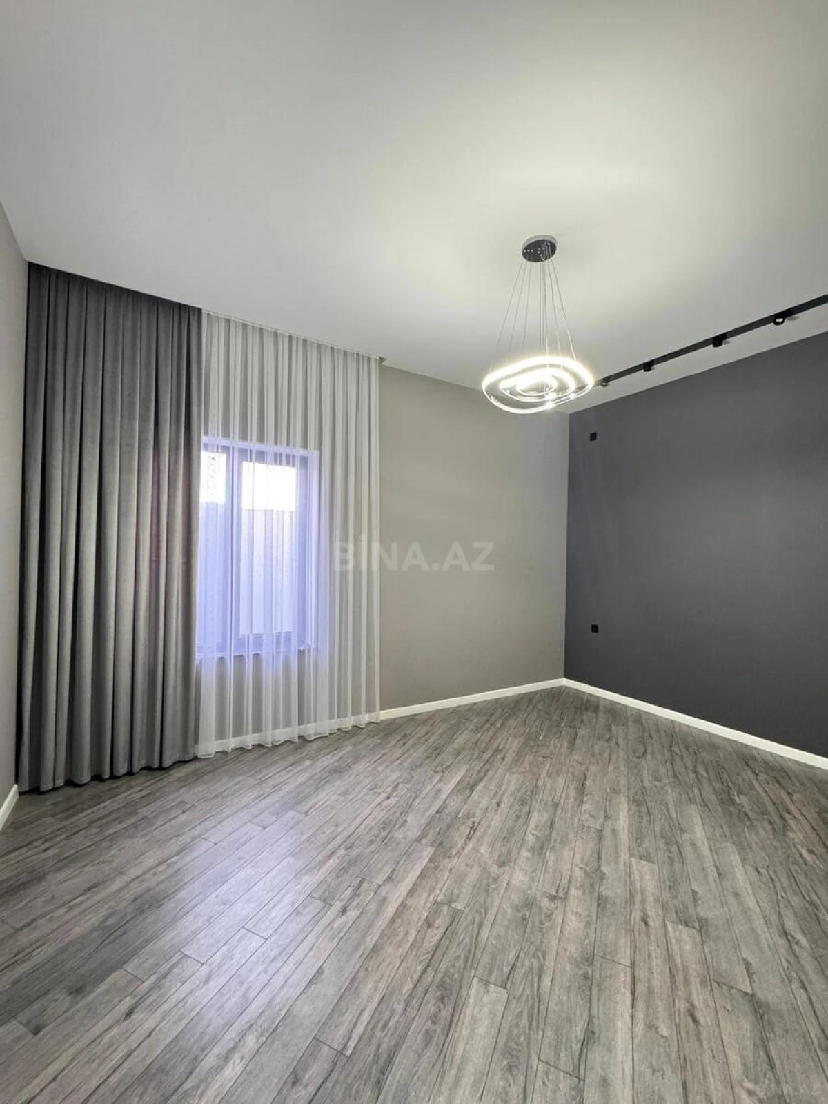 Satılır 5 otaqlı həyət evi 200 m²
