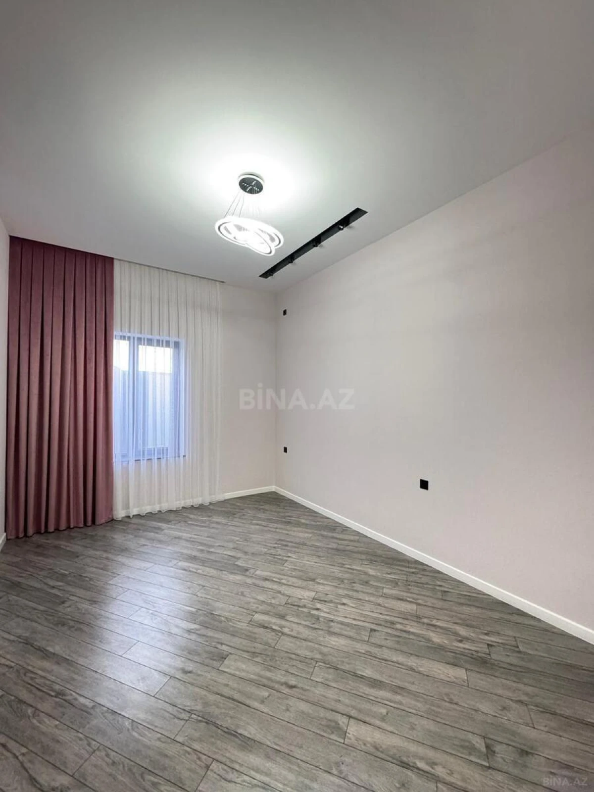 Satılır 5 otaqlı həyət evi 200 m²