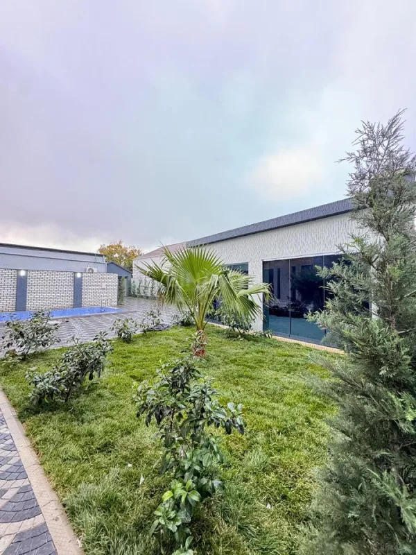 Satılır 5 otaqlı həyət evi 200 m²