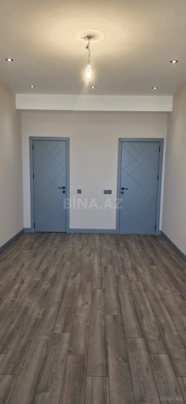 Satılır 3 otaqlı mənzil 136 m²