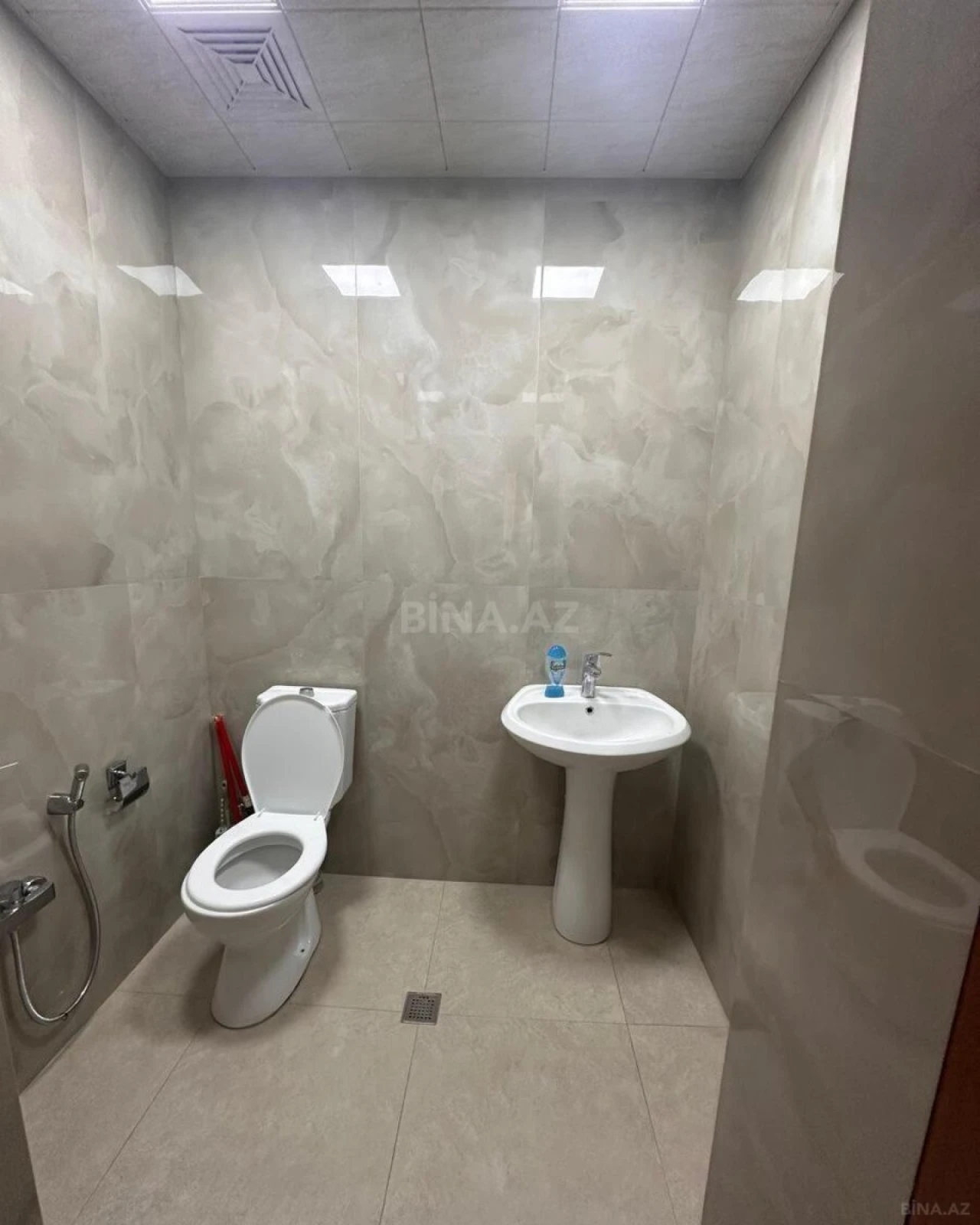 Kirayə verilir 2 otaqlı mənzil 84 m²