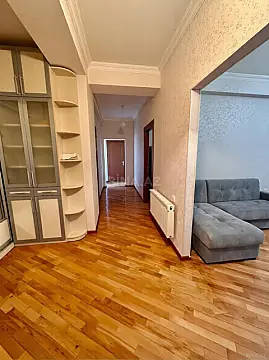 Kirayə verilir 2 otaqlı mənzil 84 m²