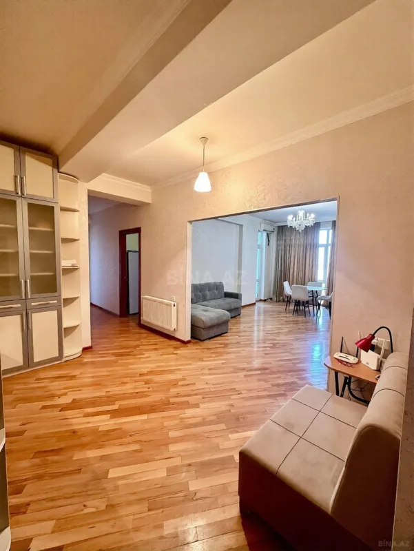 Kirayə verilir 2 otaqlı mənzil 84 m²