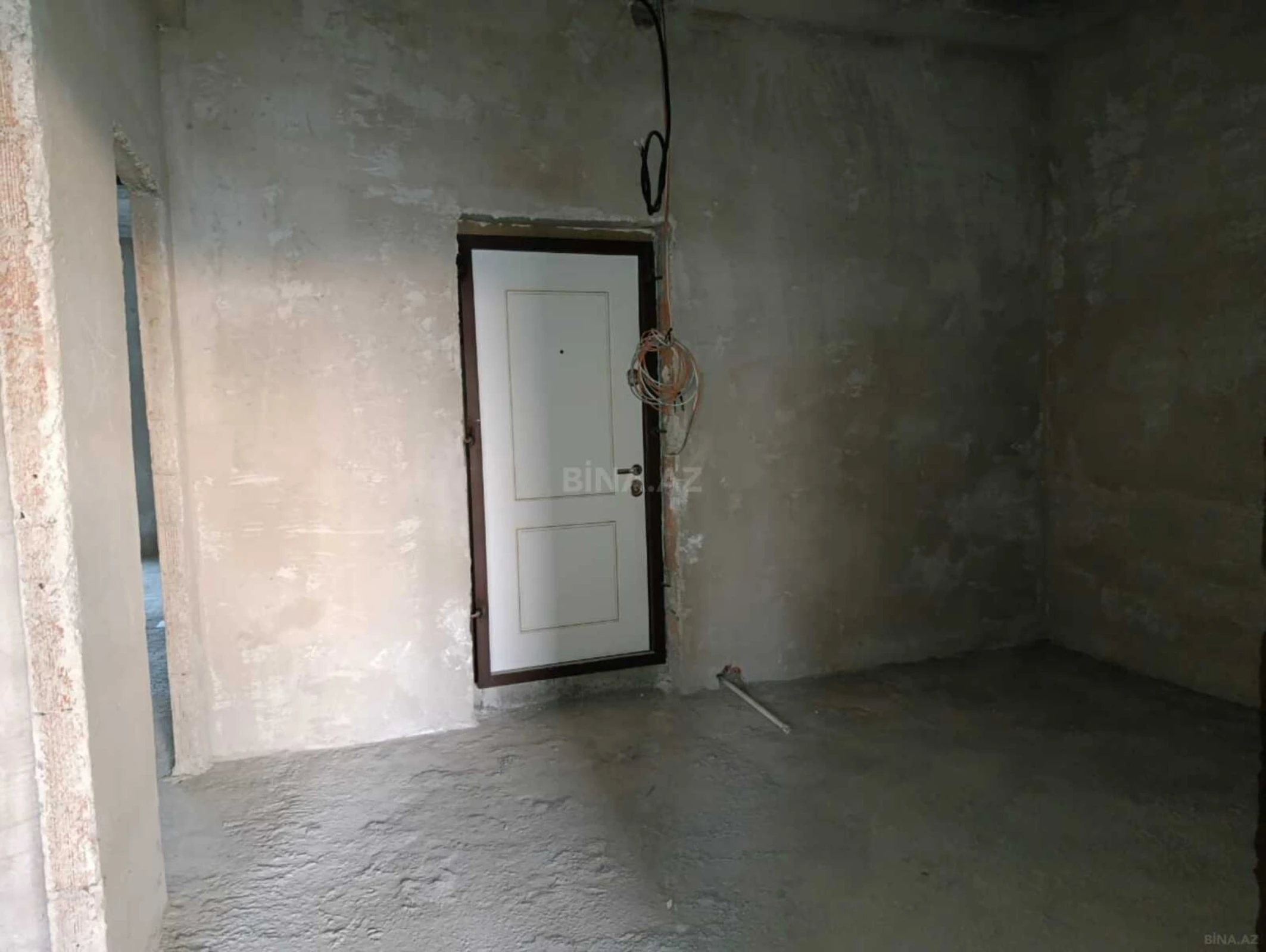 Satılır 4 otaqlı mənzil 176 m²
