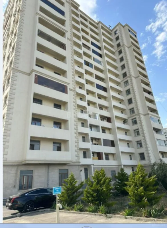 Satılır 4 otaqlı mənzil 176 m²