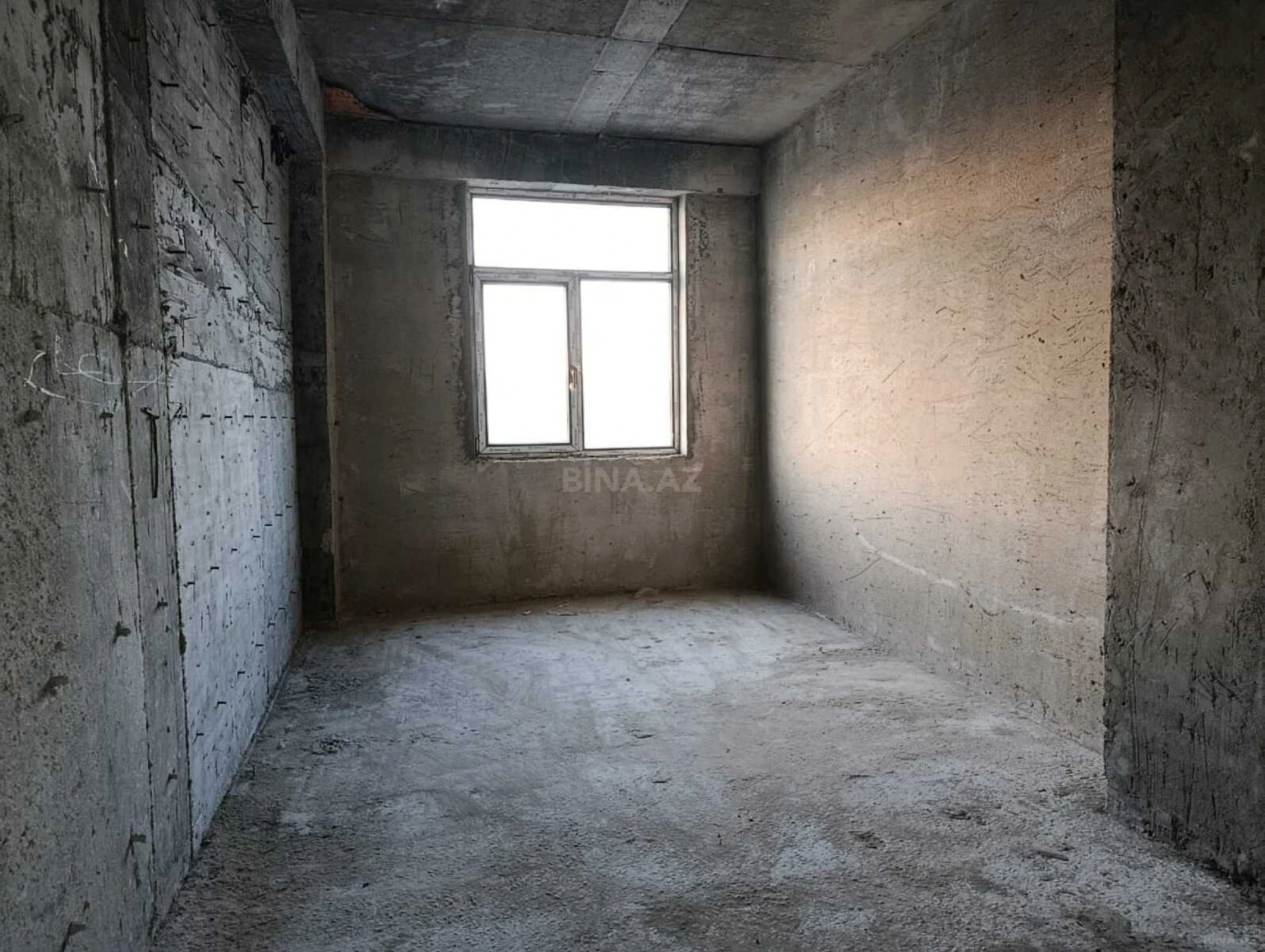 Satılır 4 otaqlı mənzil 176 m²