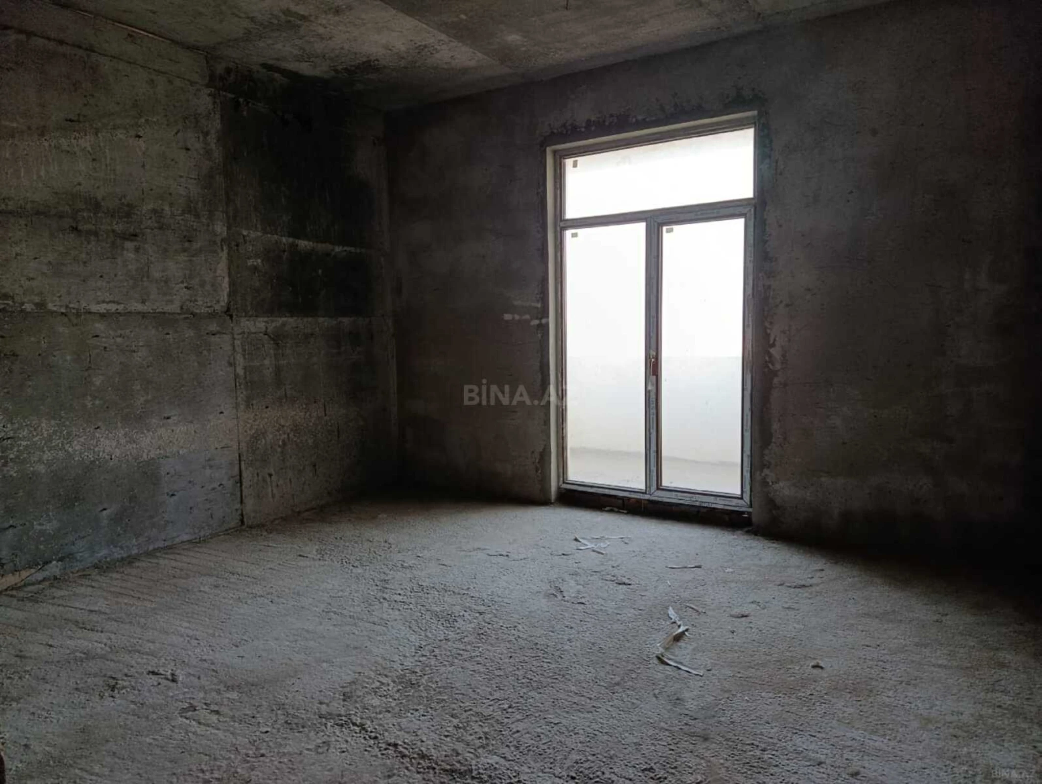 Satılır 4 otaqlı mənzil 176 m²