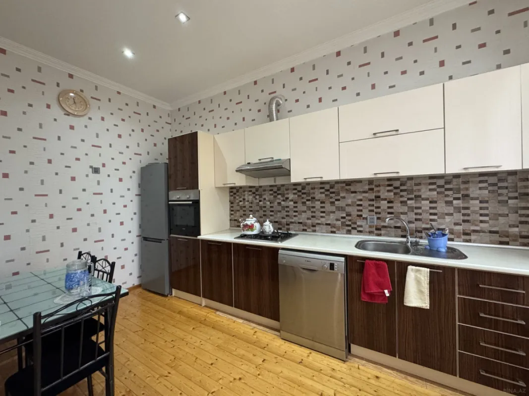 Satılır 5 otaqlı həyət evi 178 m²