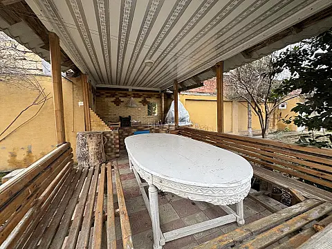 Satılır 5 otaqlı həyət evi 178 m²