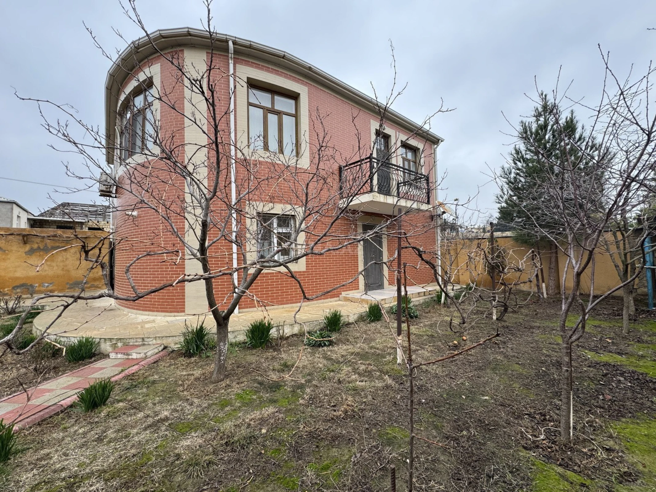 Satılır 5 otaqlı həyət evi 178 m²