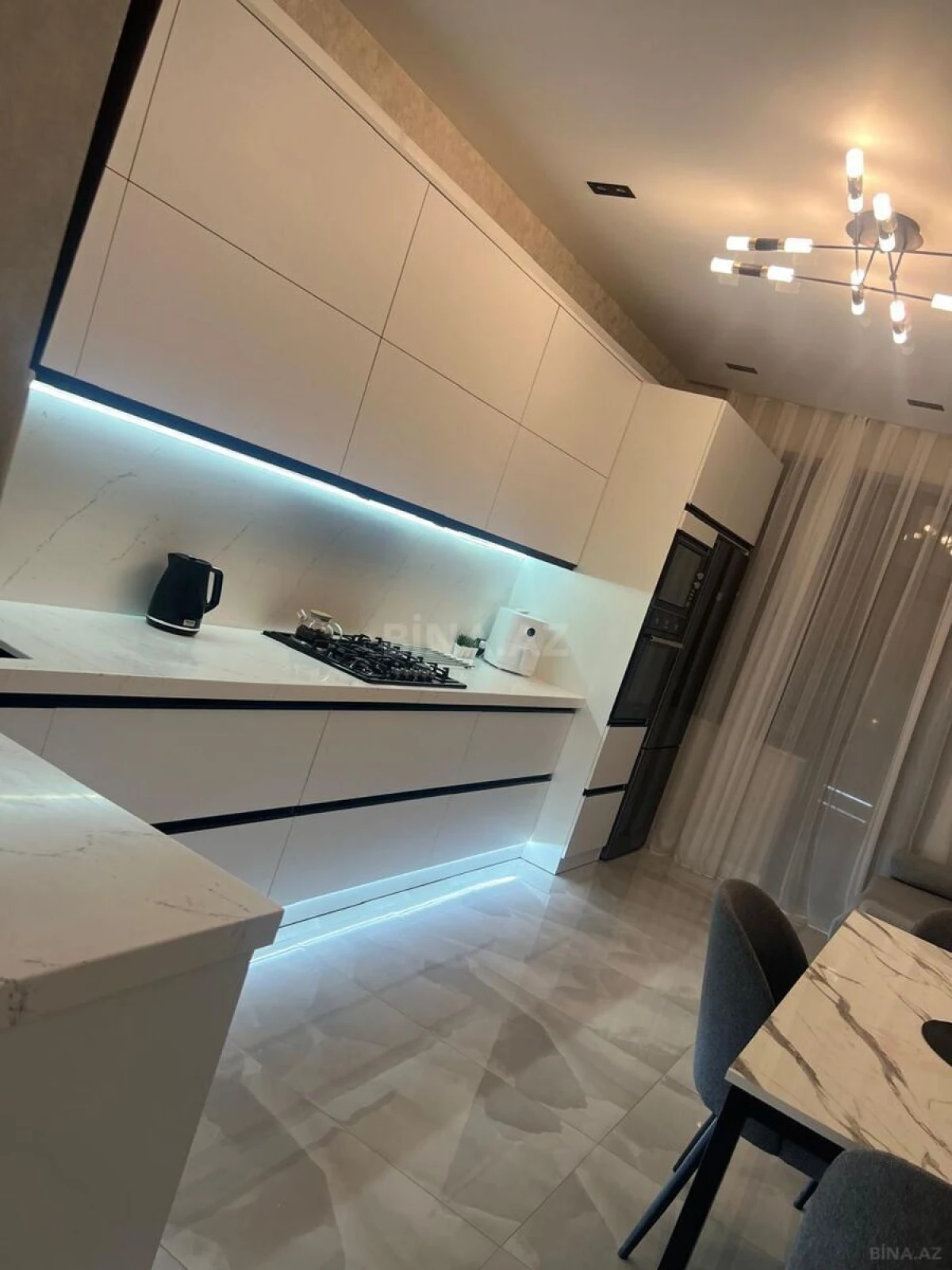 Satılır 4 otaqlı mənzil 172 m²