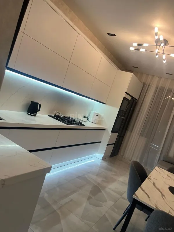 Satılır 4 otaqlı mənzil 172 m²