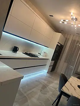 Satılır 4 otaqlı mənzil 172 m²