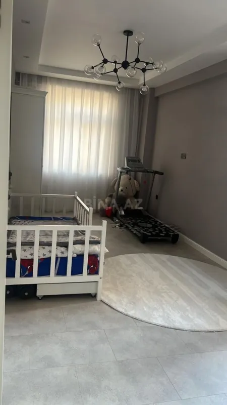 Satılır 4 otaqlı mənzil 172 m²