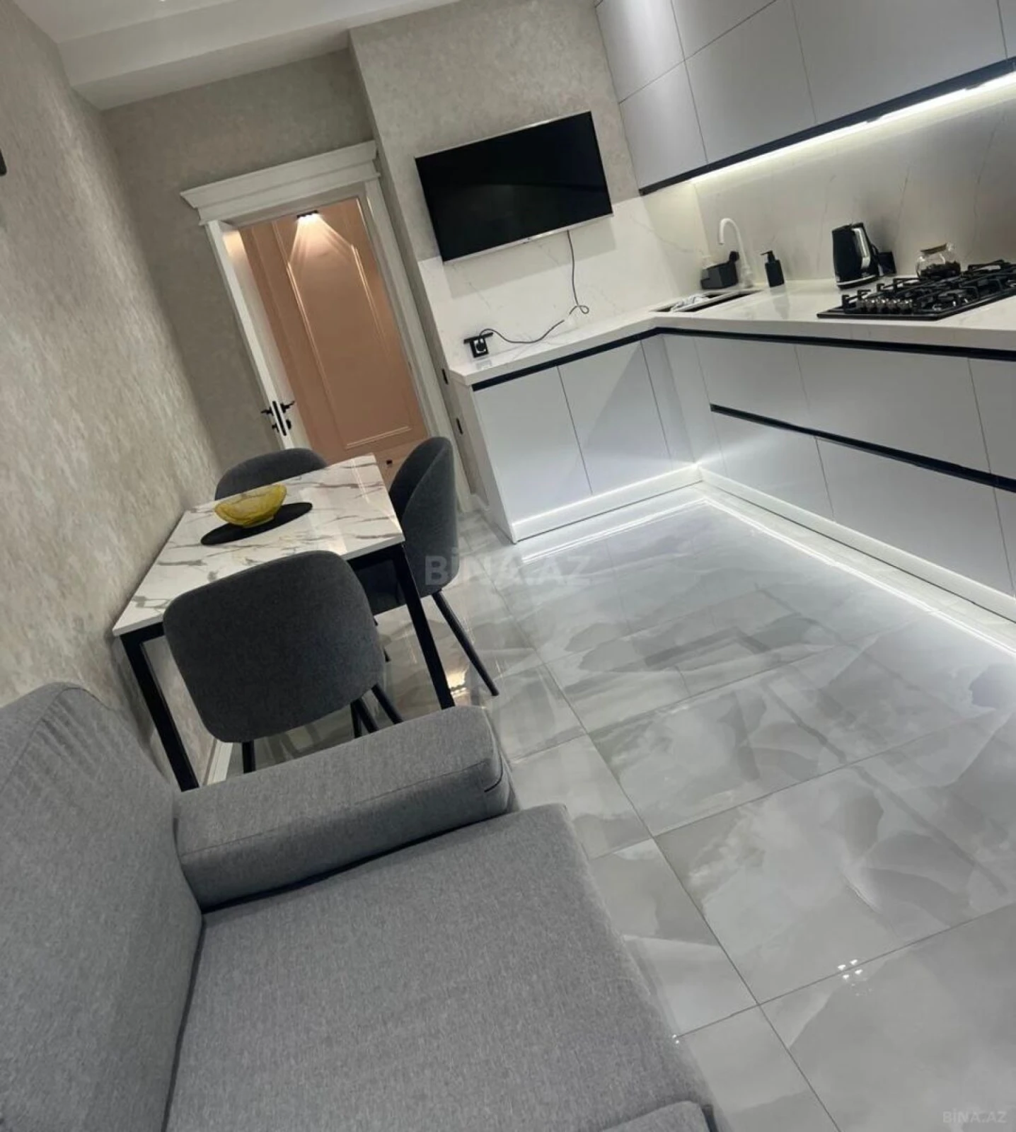 Satılır 4 otaqlı mənzil 172 m²