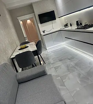 Satılır 4 otaqlı mənzil 172 m²