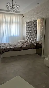 Satılır 4 otaqlı mənzil 172 m²
