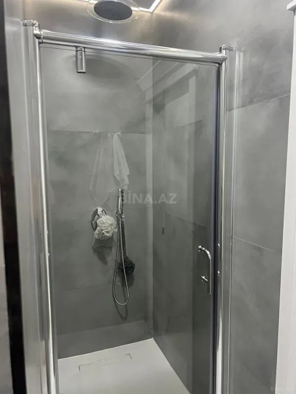 Satılır 4 otaqlı mənzil 172 m²