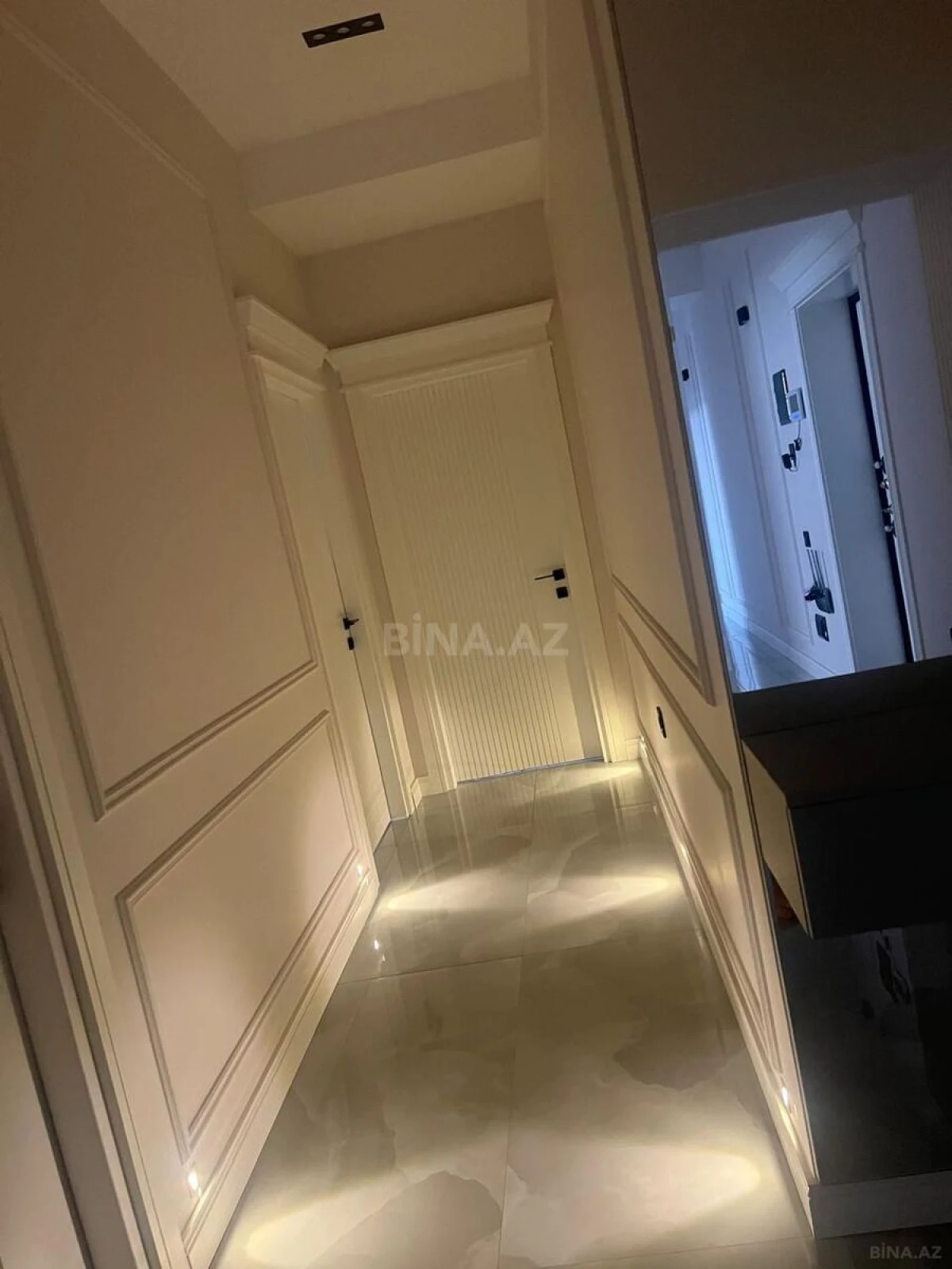 Satılır 4 otaqlı mənzil 172 m²