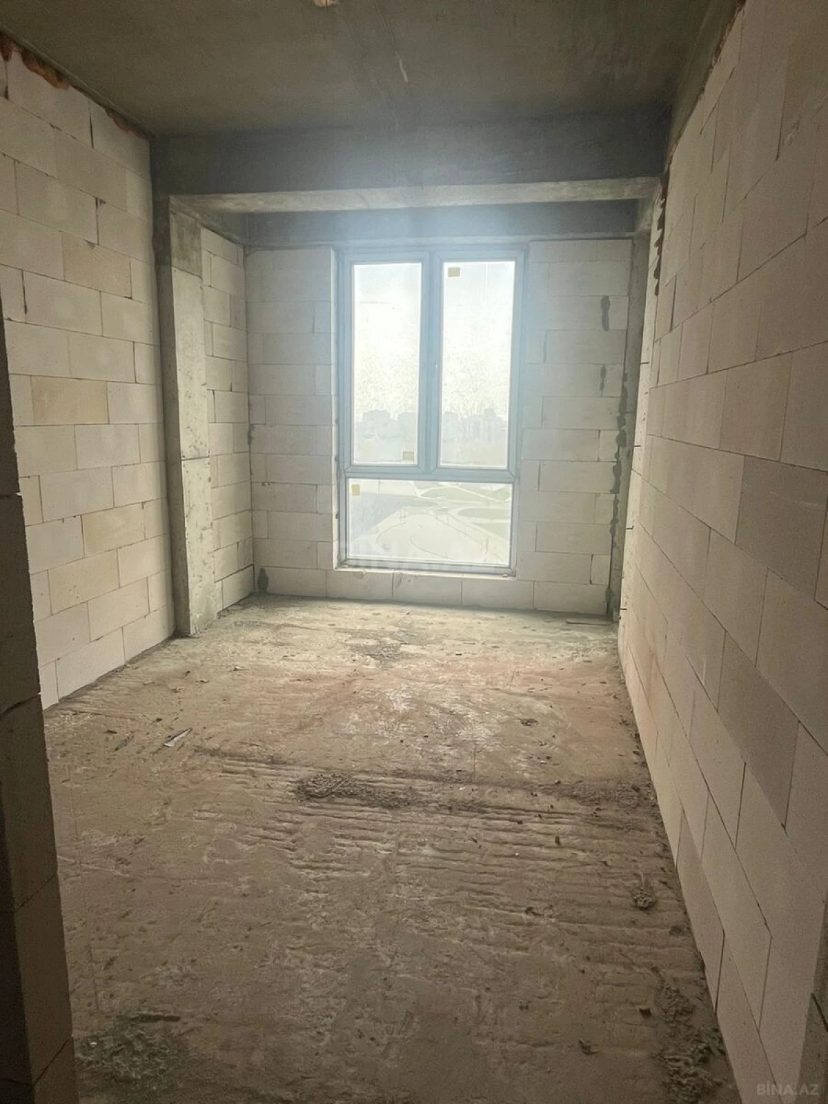 Satılır 3 otaqlı mənzil 122 m²