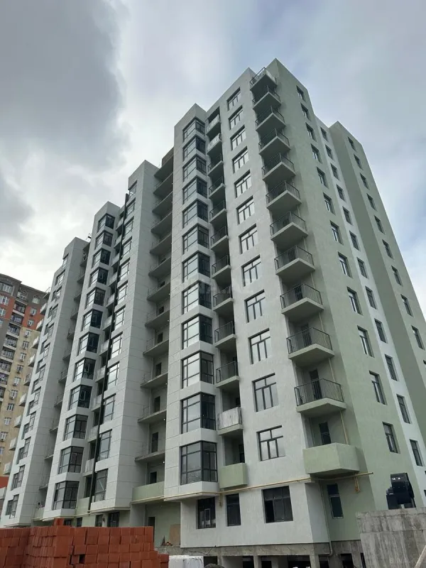 Satılır 3 otaqlı mənzil 122 m²