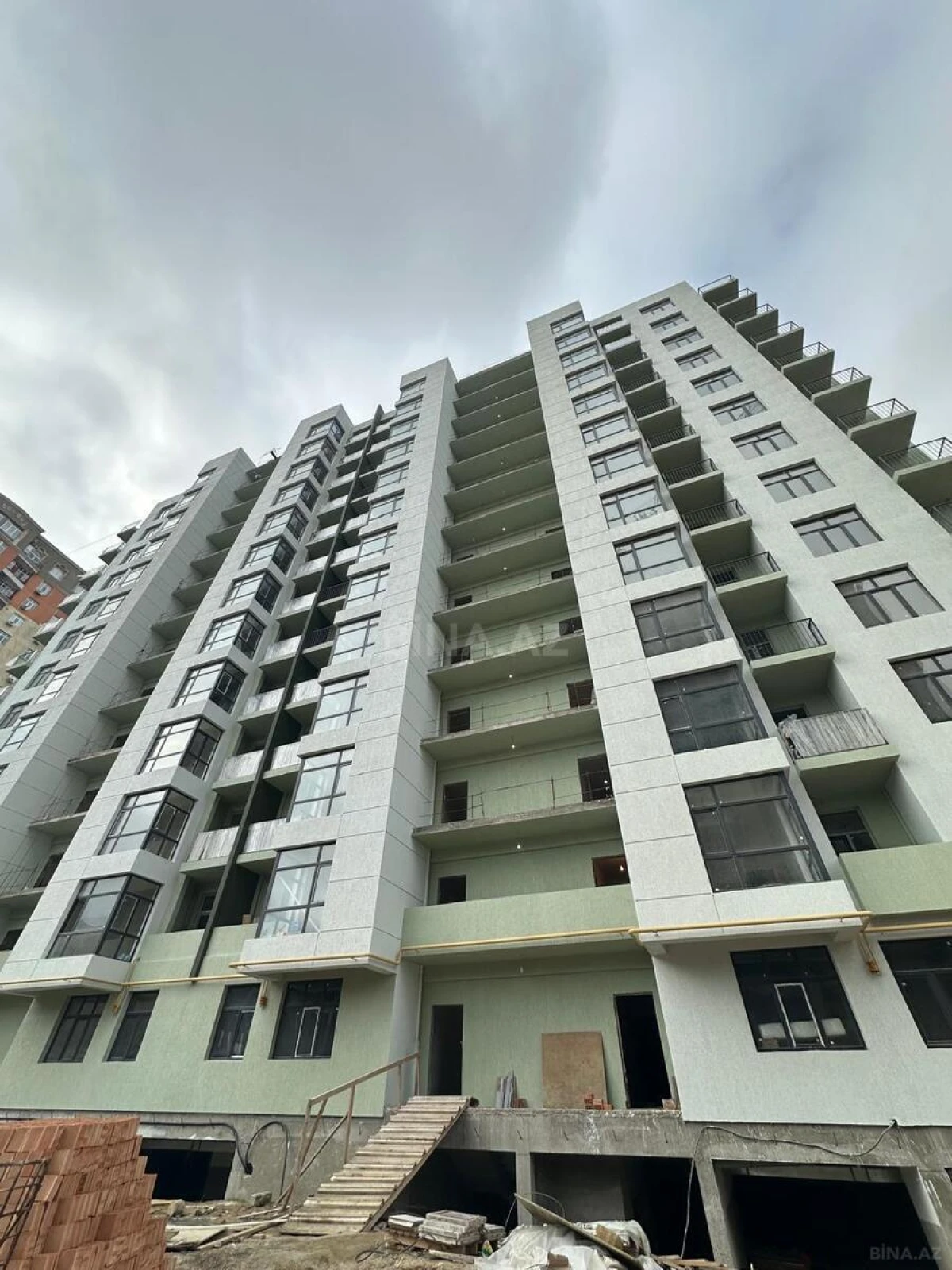 Satılır 3 otaqlı mənzil 122 m²