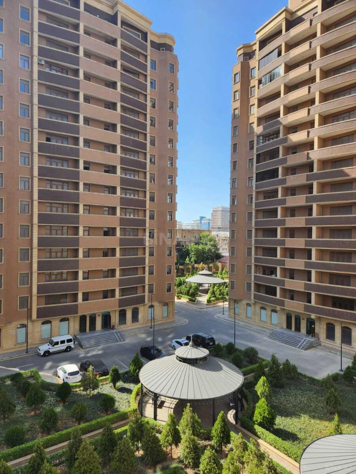 Satılır 2 otaqlı mənzil 114 m²