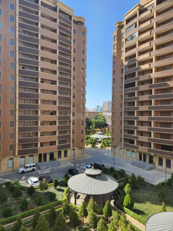 Satılır 2 otaqlı mənzil 114 m²