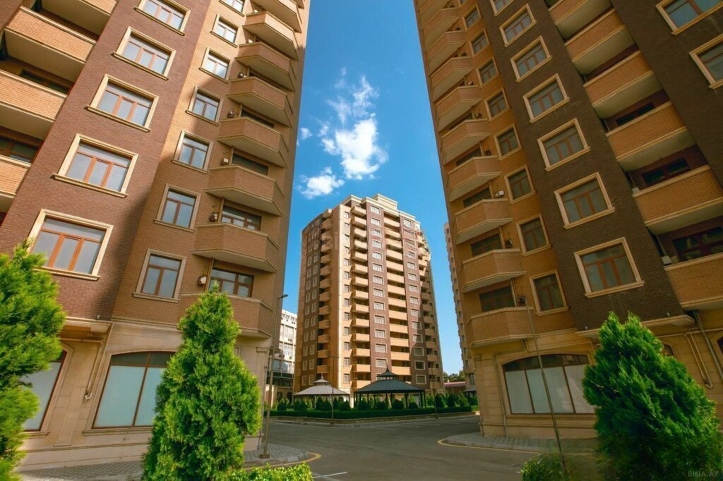 Satılır 2 otaqlı mənzil 114 m²