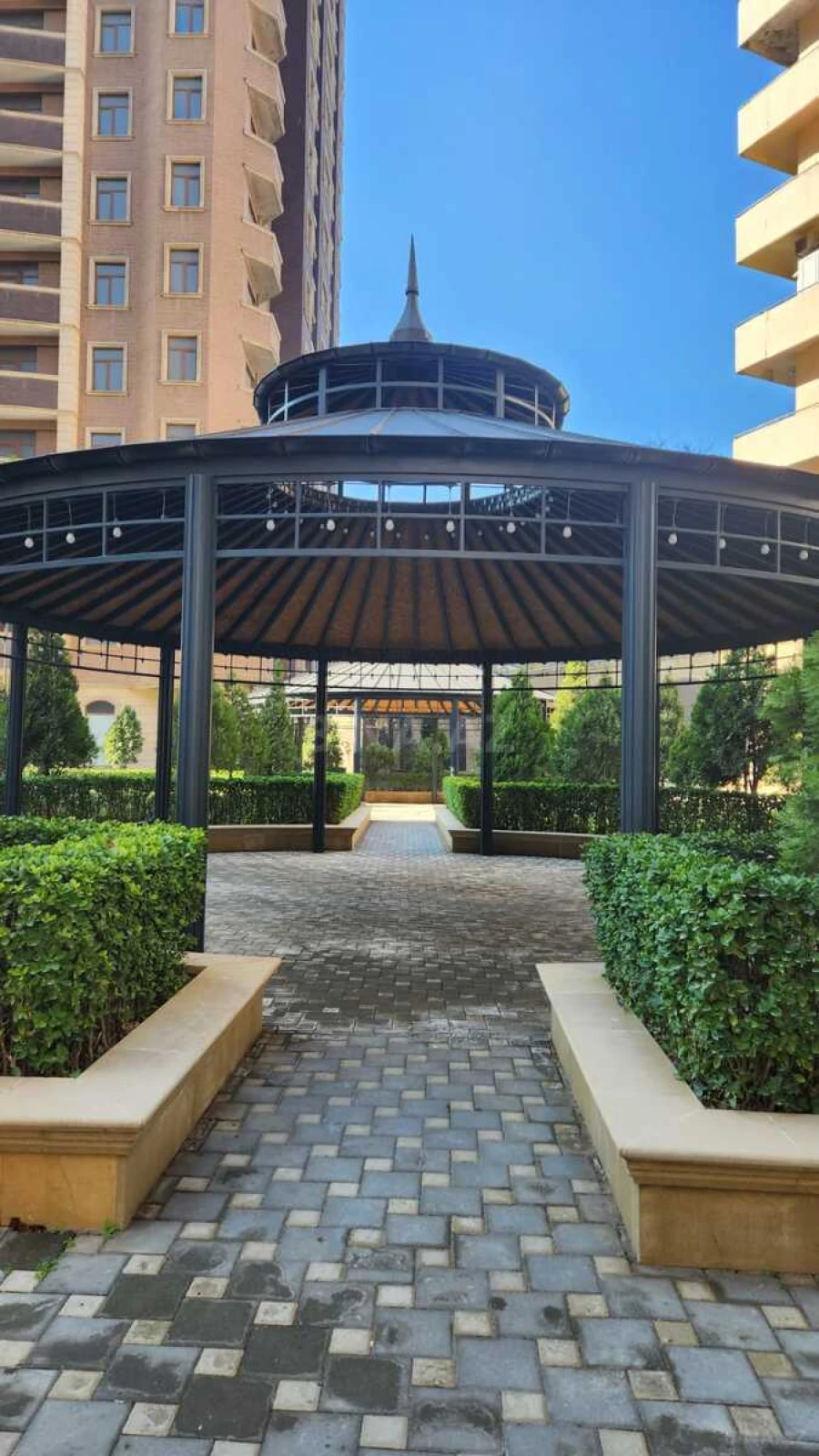 Satılır 2 otaqlı mənzil 114 m²