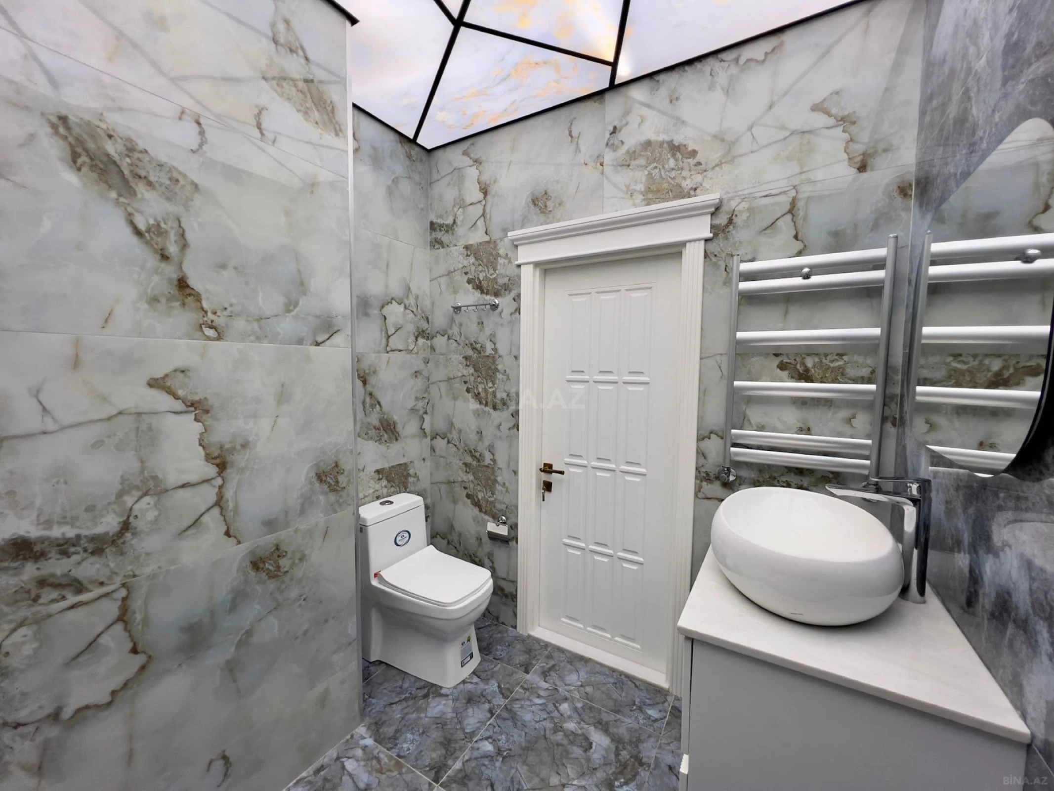 Satılır 3 otaqlı mənzil 135 m²