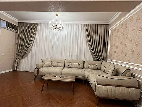 Satılır 3 otaqlı mənzil 135 m²