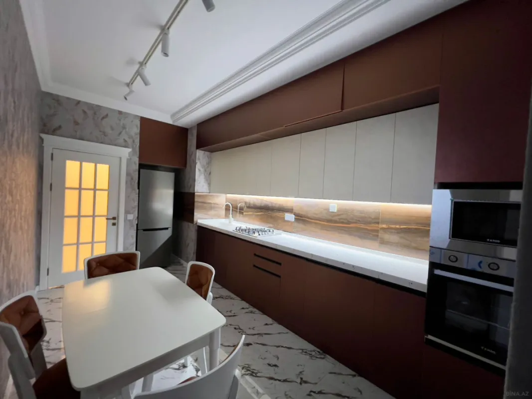 Satılır 3 otaqlı mənzil 135 m²
