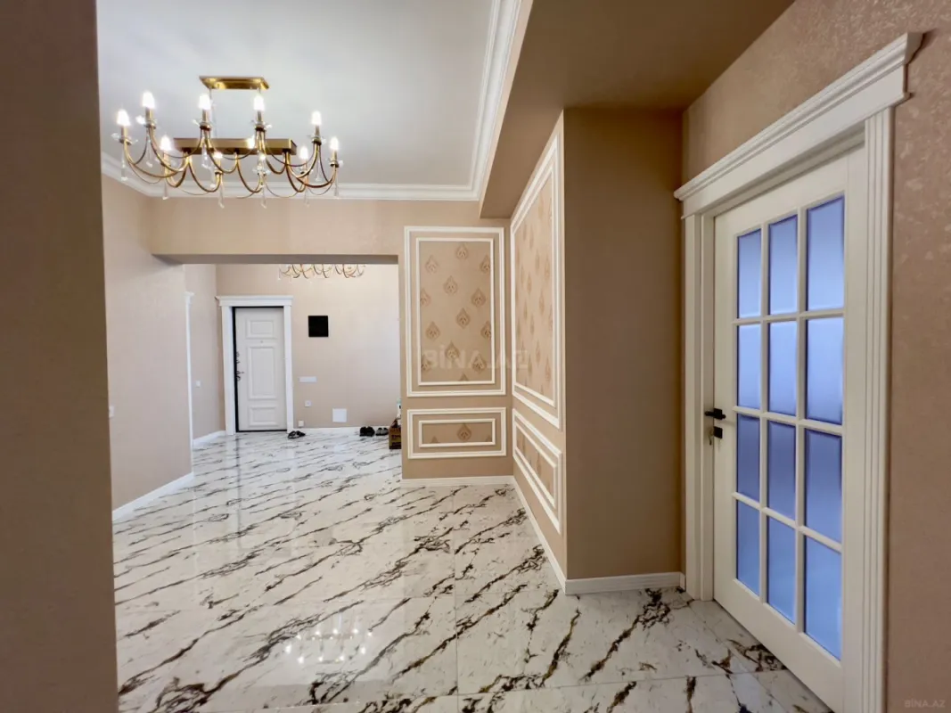 Satılır 3 otaqlı mənzil 135 m²