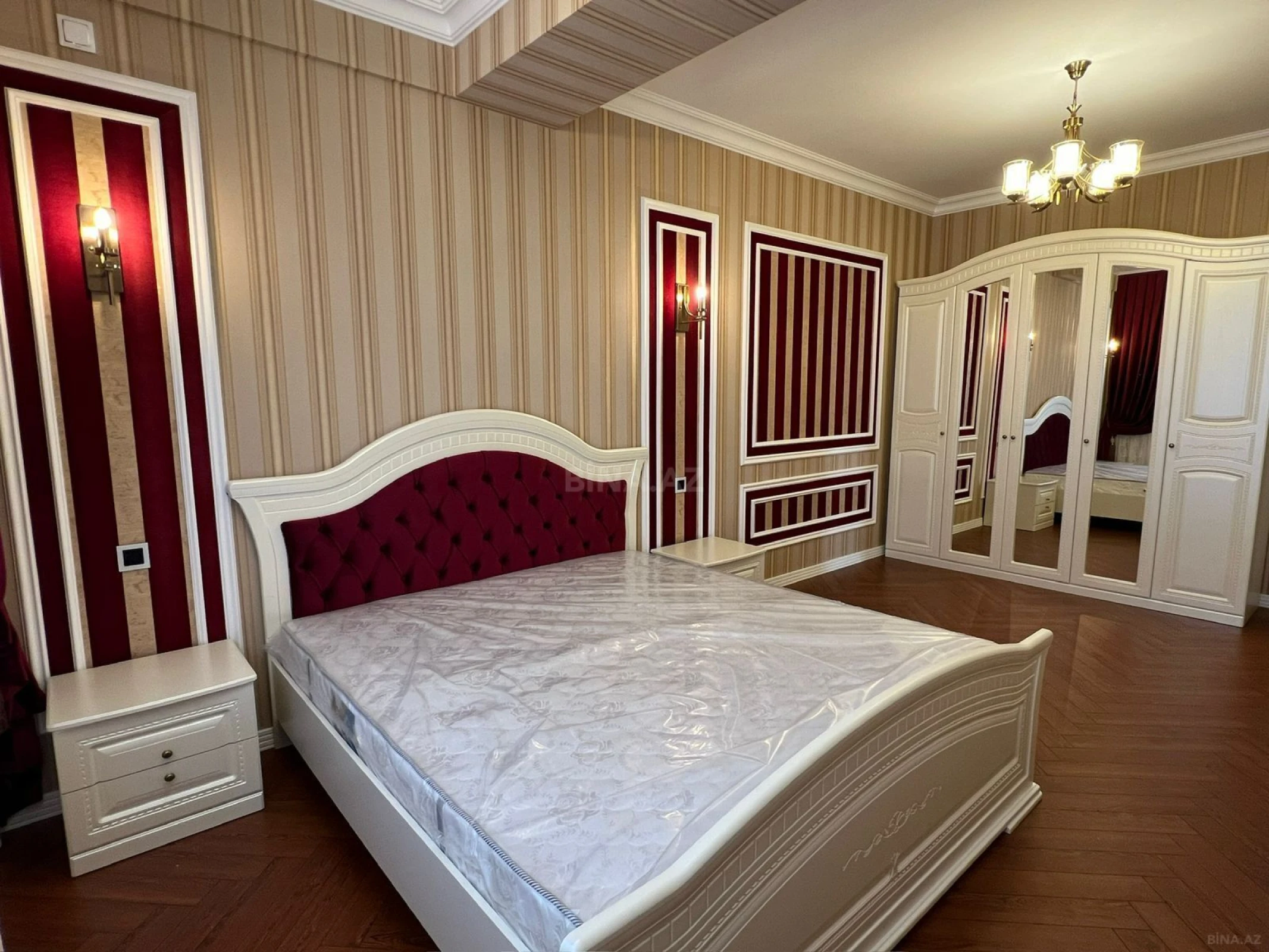 Satılır 3 otaqlı mənzil 135 m²