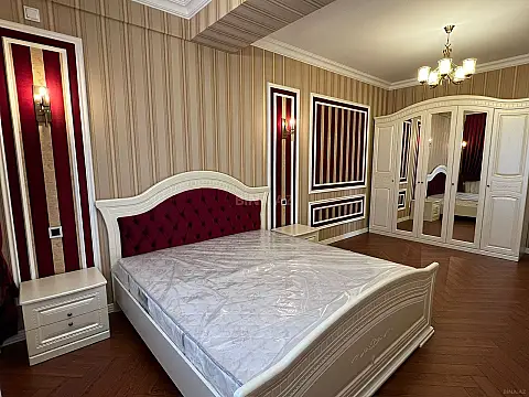 Satılır 3 otaqlı mənzil 135 m²