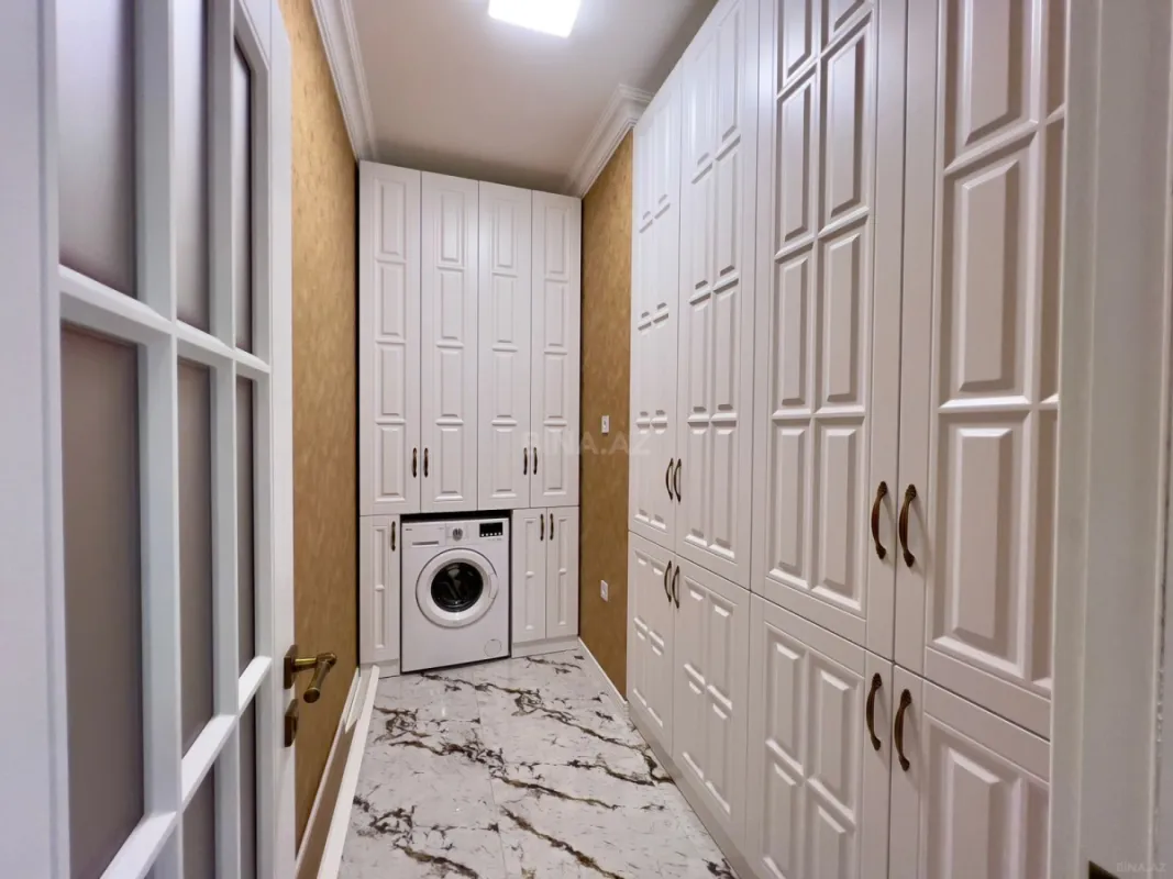 Satılır 3 otaqlı mənzil 135 m²