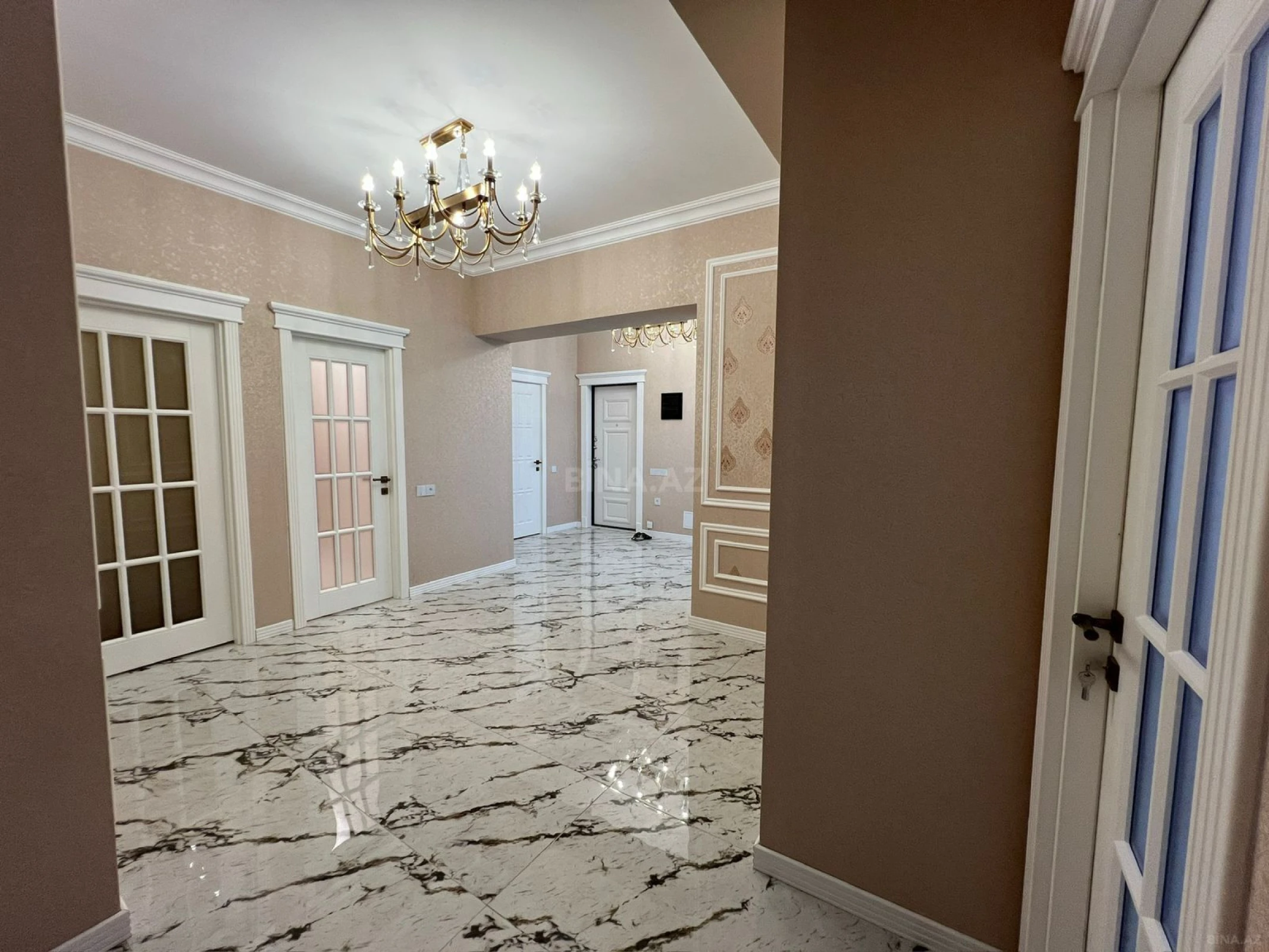 Satılır 3 otaqlı mənzil 135 m²