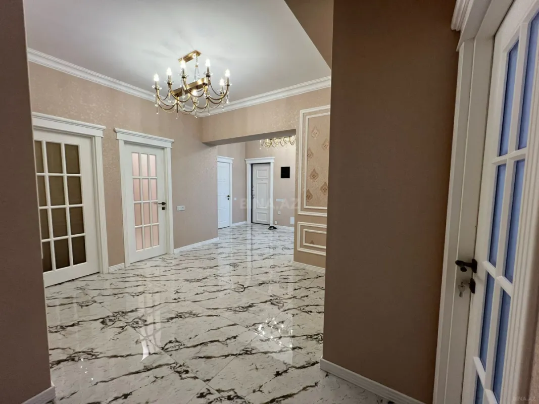 Satılır 3 otaqlı mənzil 135 m²