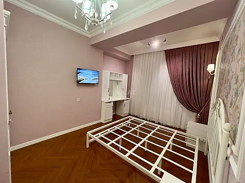 Satılır 3 otaqlı mənzil 135 m²